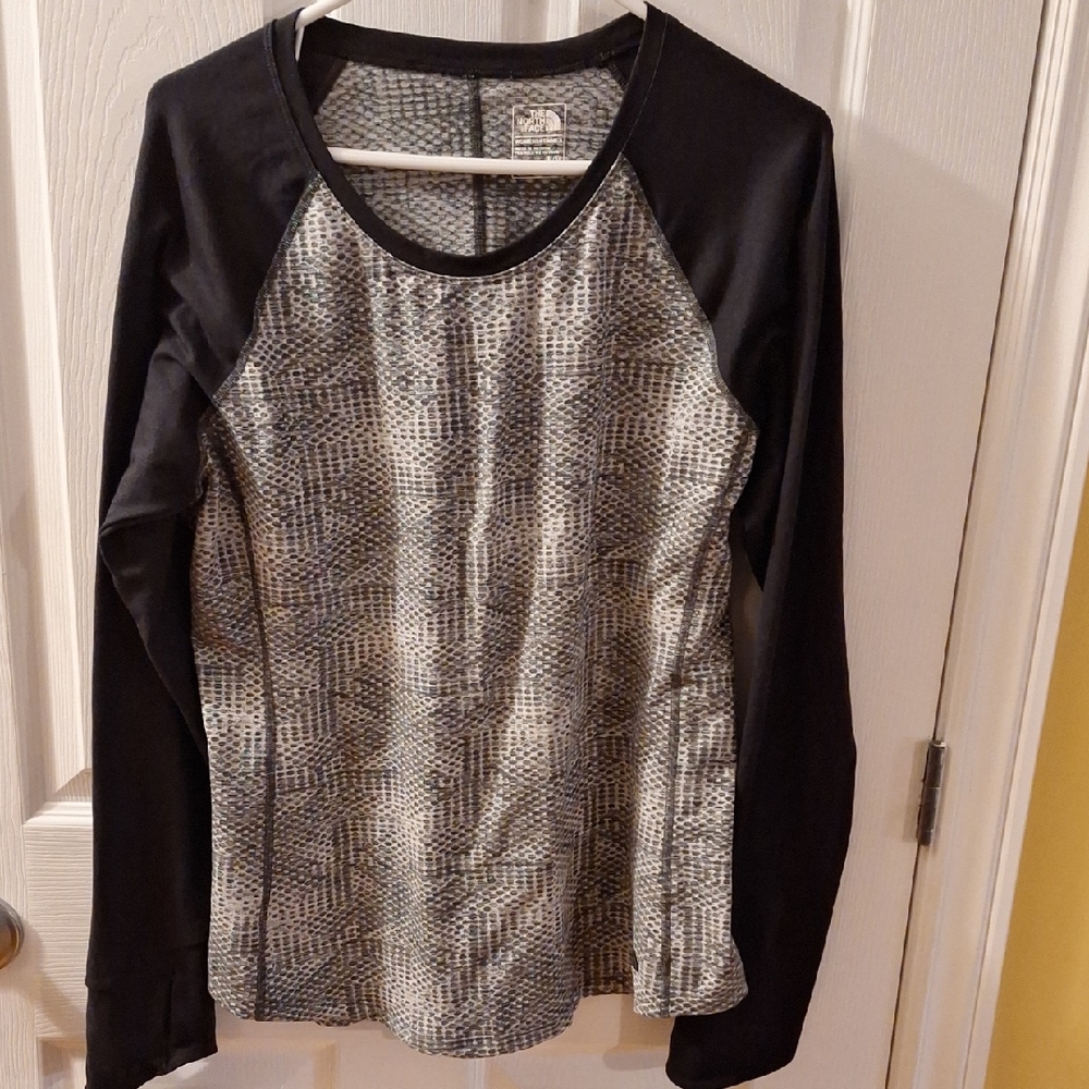 North Face Women's Black and Gray Long Sleeve Shirt